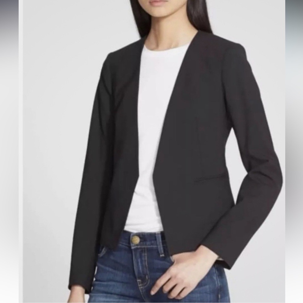 Theory blazer.  crisp clean design. Black mid-weight crepe.  Size 00.